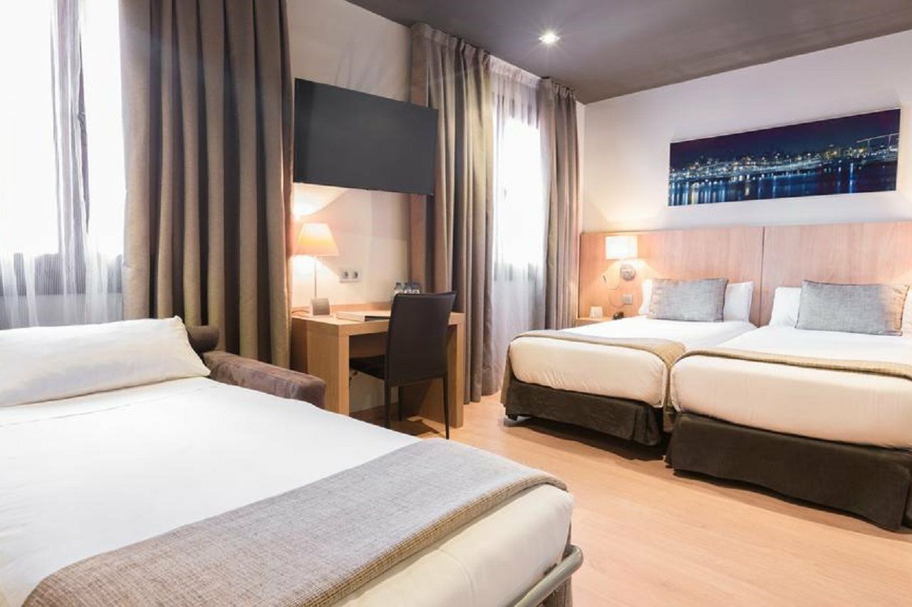 Arc La Rambla Hotel Барселона Екстериор снимка